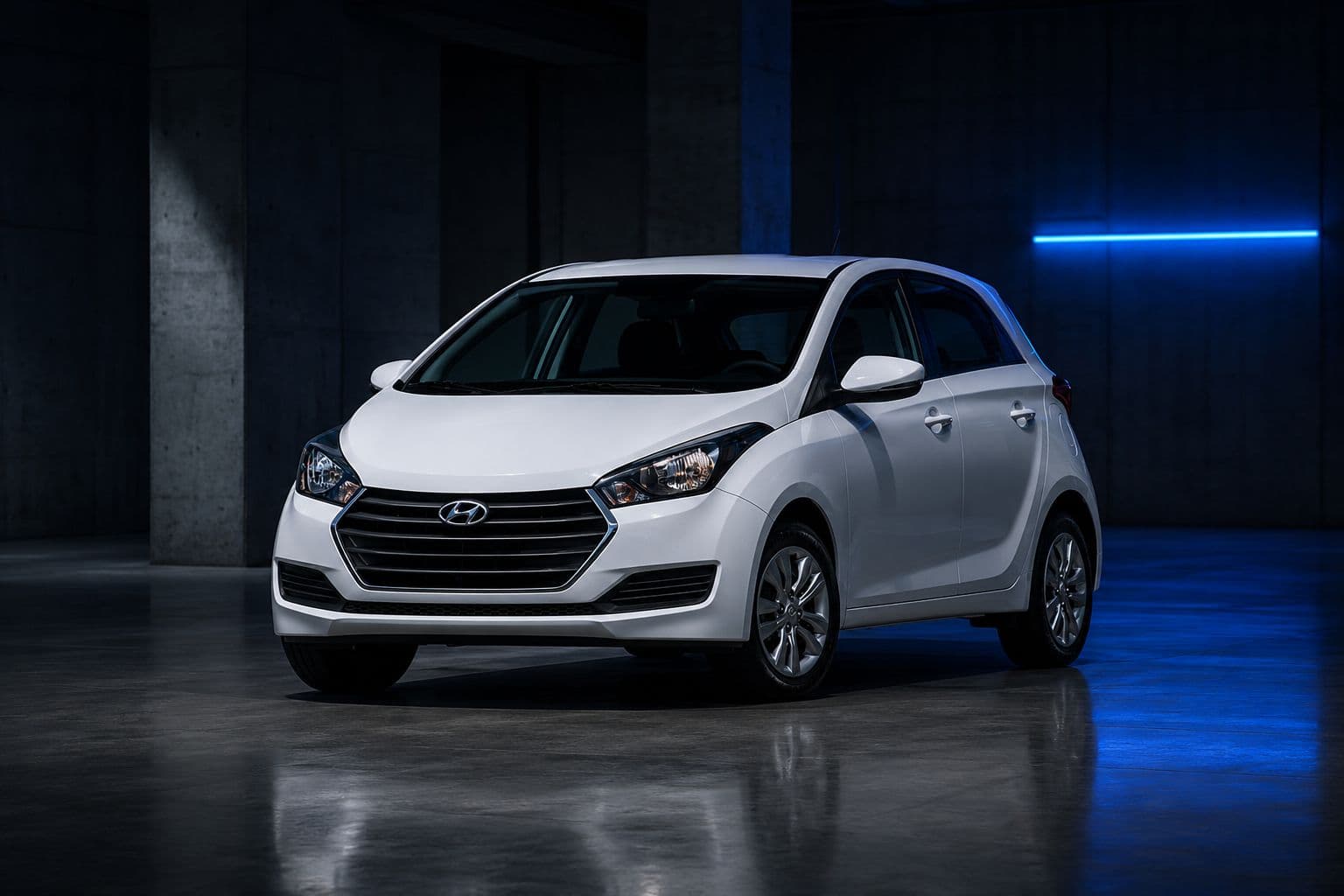 Hyundai HB20 branco em galpão de concreto com faixa de luz azul ao fundo