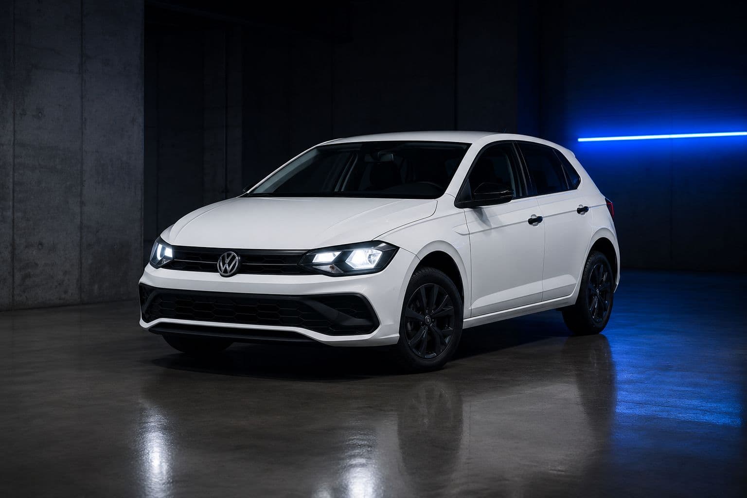 Volkswagen Polo branco em galpão de concreto com faixa de luz azul ao fundo